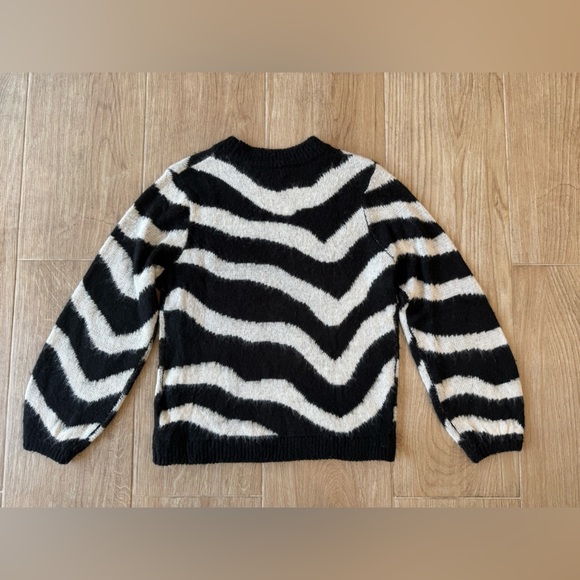 Who What Wear Zebra Print Crew Neck Sweater - Picture 6 of 6